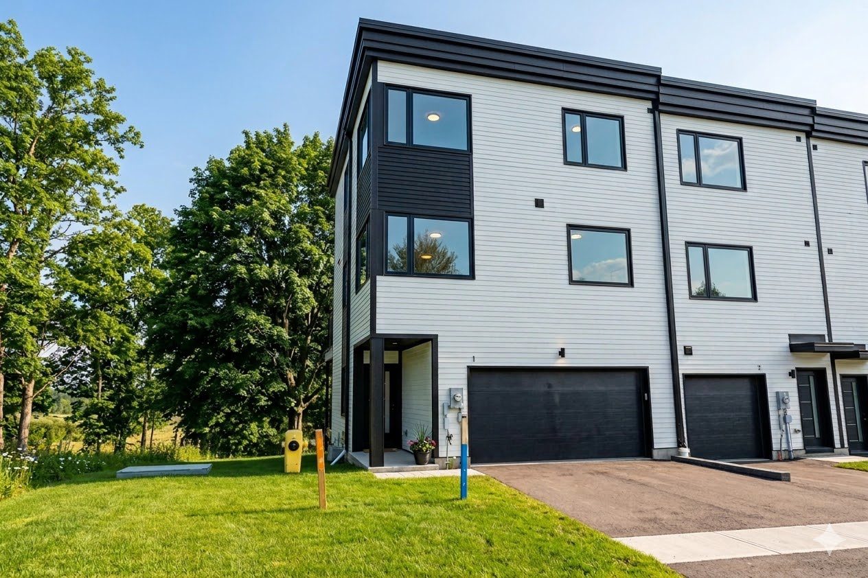 Thornbury Mews — luxury townhomes exterior